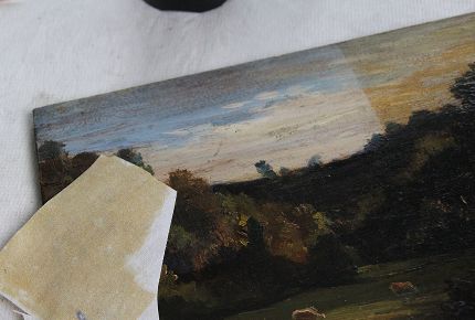 Retrait des couches de vernis oxydées.