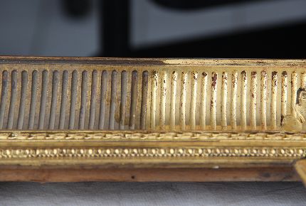 Décrassage du décor doré.